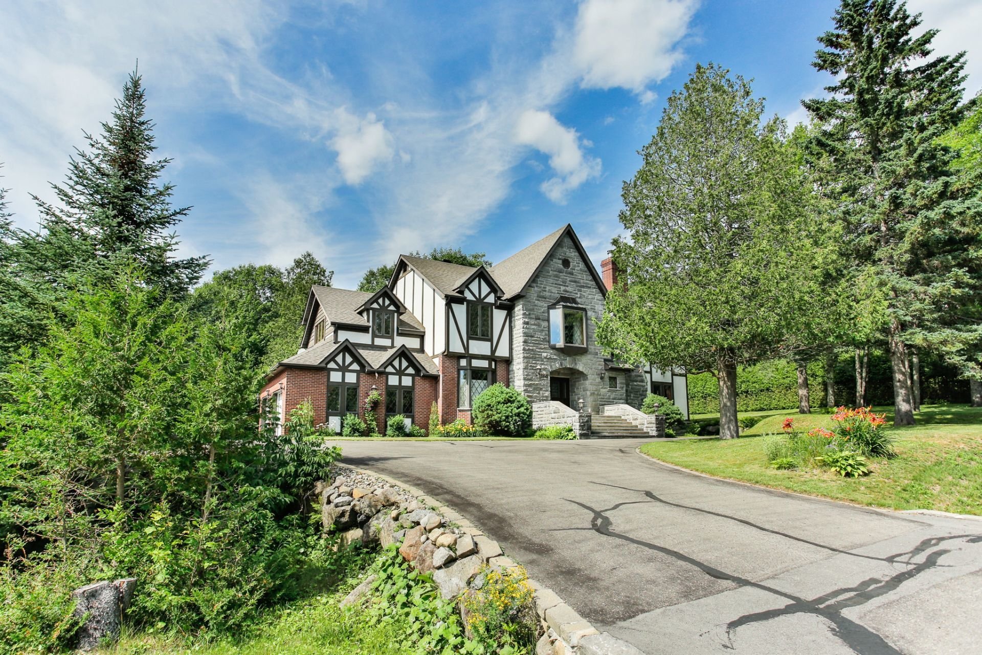 Piedmont, QC in Piedmont, Canada for sale (10892777)