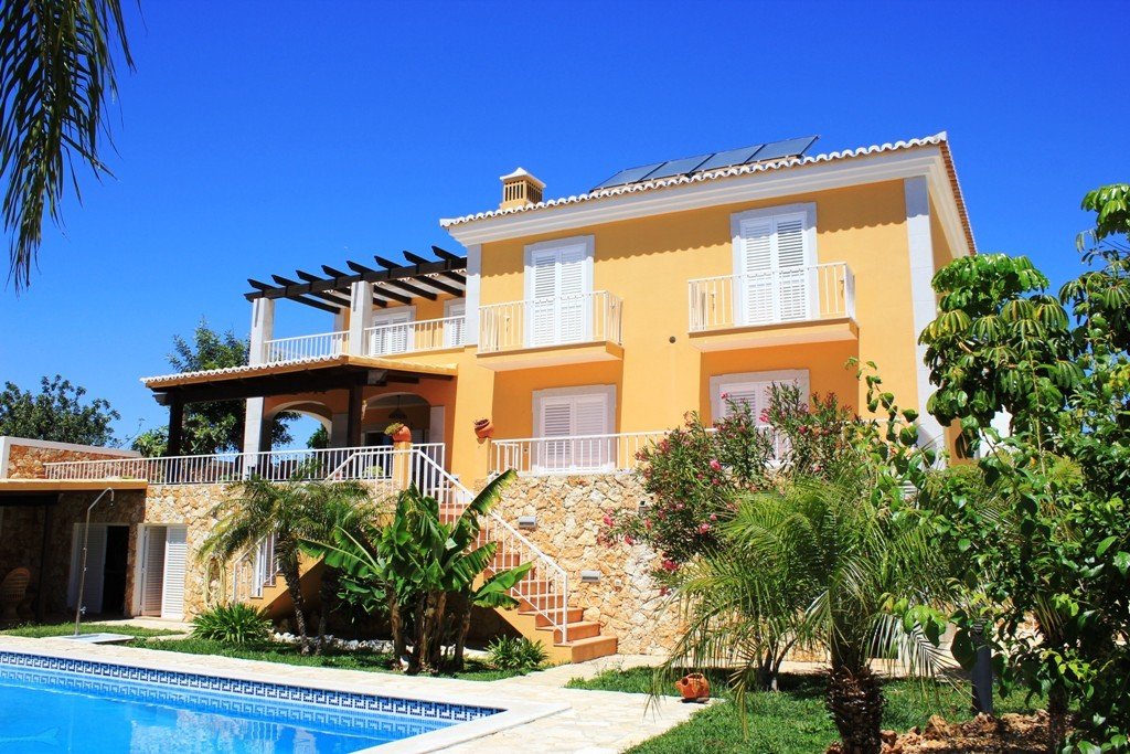 Villa With Private Pool And 6 Bedroom Close To In Tavira, Algarve