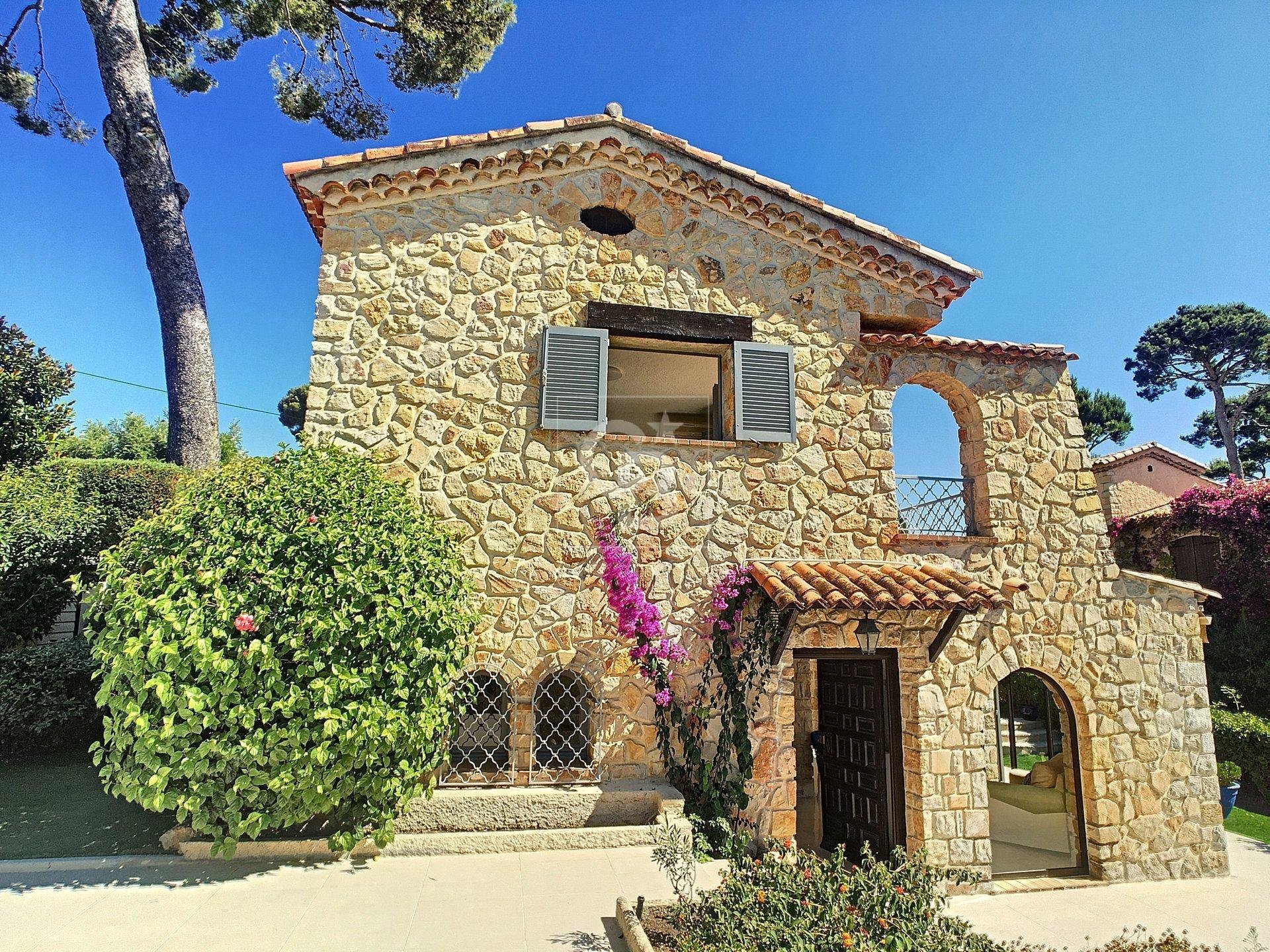 Sale House Antibes (Capd'Antibes) in Antibes, France for sale (11067845)