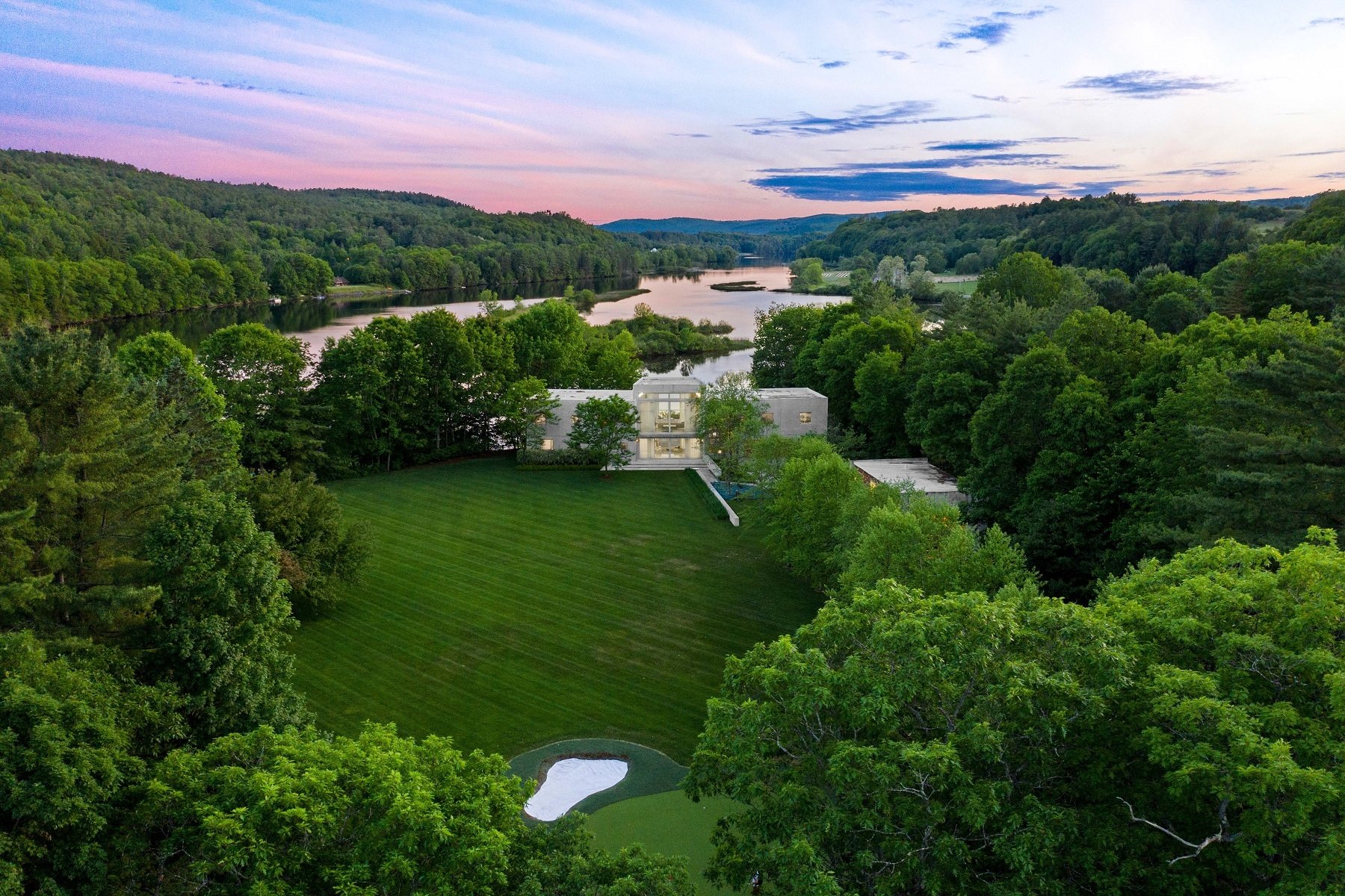 Dramatic Architectural Landmark in Norwich, VT, United States for sale