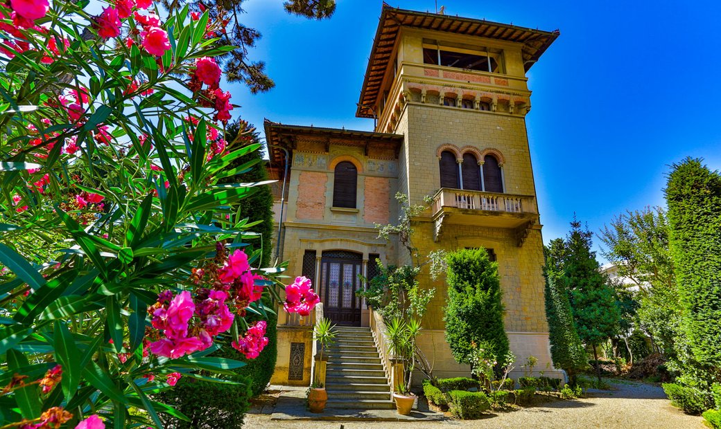 Liberty Villa Style With Garden Few Steps From Historic Center In ...