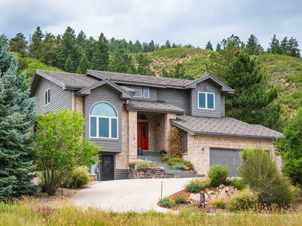 casas de lujo con garaje a la venta en Littleton, Colorado | JamesEdition