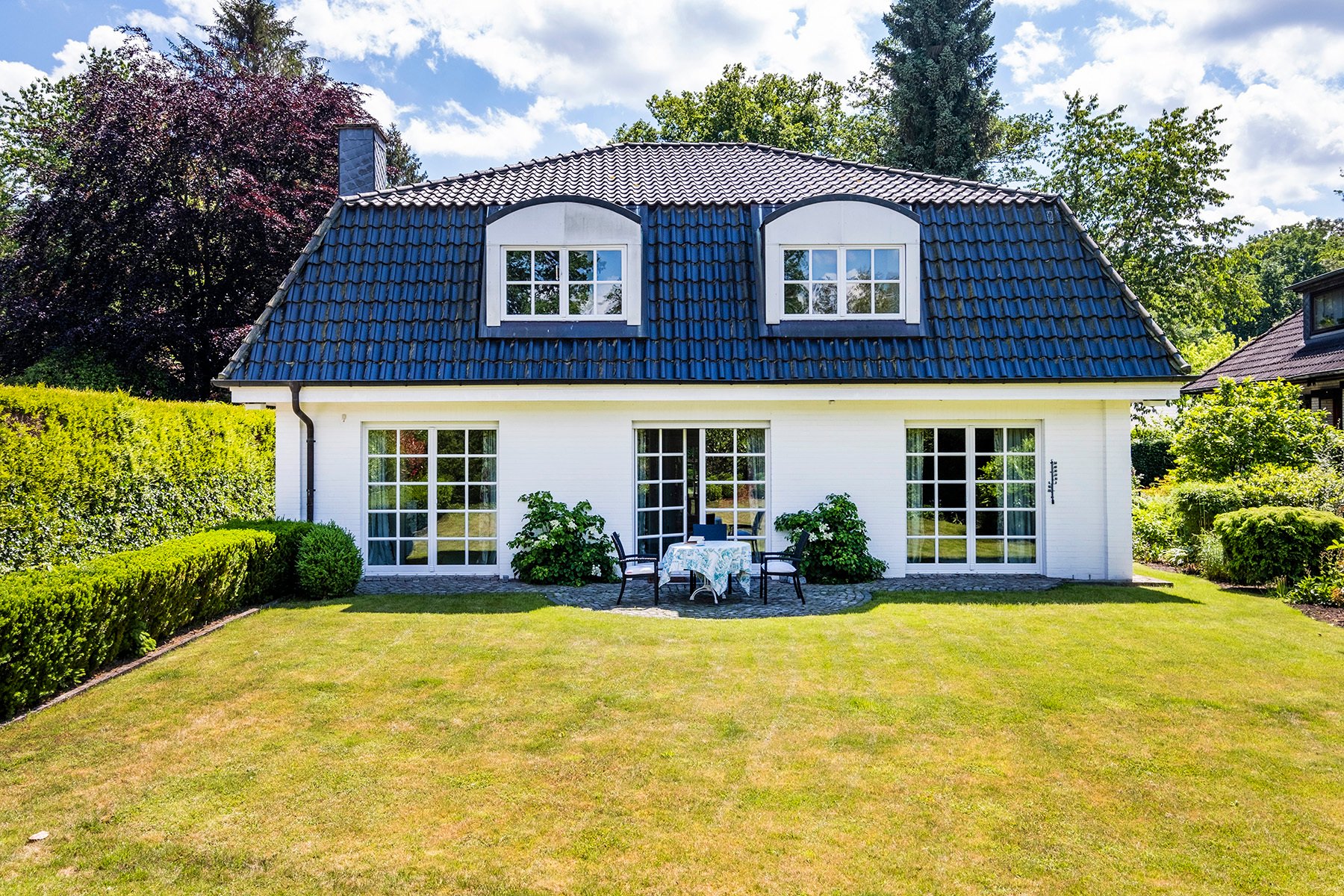 Classic Single Family House In Country House Style in Hamburg, Germany