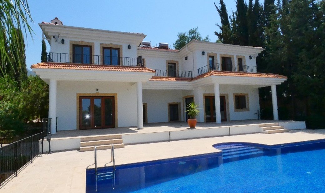Primrose Villa, A Magnificent 3 Bedroom Property With 2 In Edremit