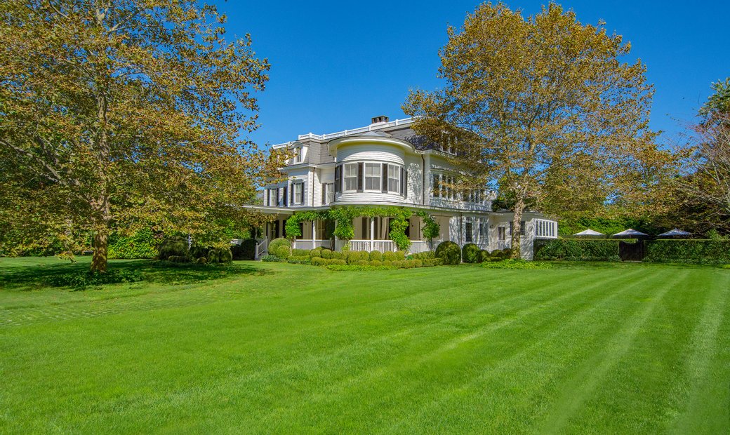 Historic Southampton Village With Pool In Southampton, New York, United