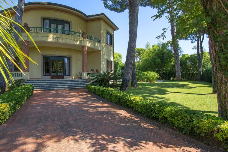 Prestigious Villa In The Heart Of Forte Dei Marmi In Forte Dei Marmi Italy In Vendita 11102887