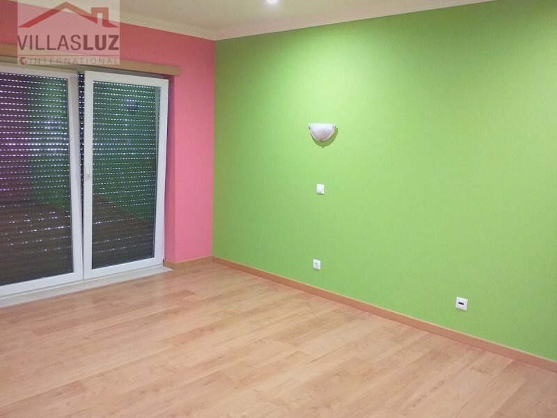 Villa With 4 Suites Located 1 Km In Salir Do Porto, Leiria District