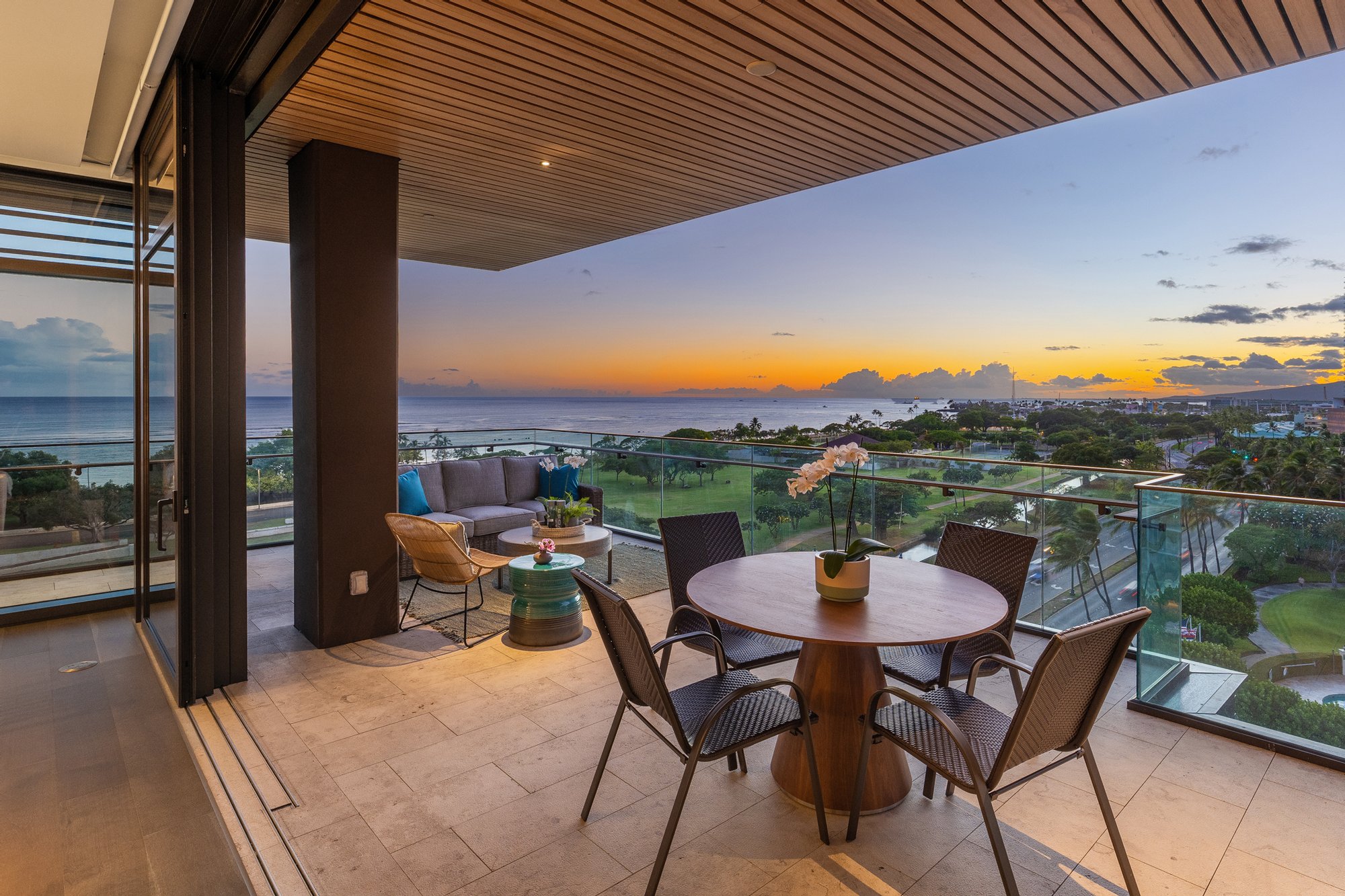 Park Lane Luxury Penthouse, Ocean Views, Sunset In Honolulu, Hi, United
