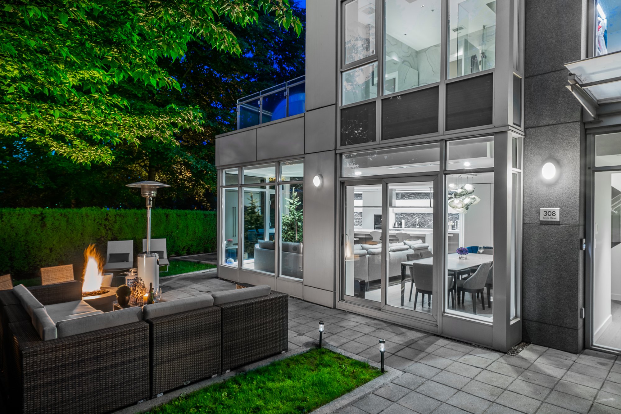 A Sensational Waterfront Townhouse In In Vancouver, British Columbia