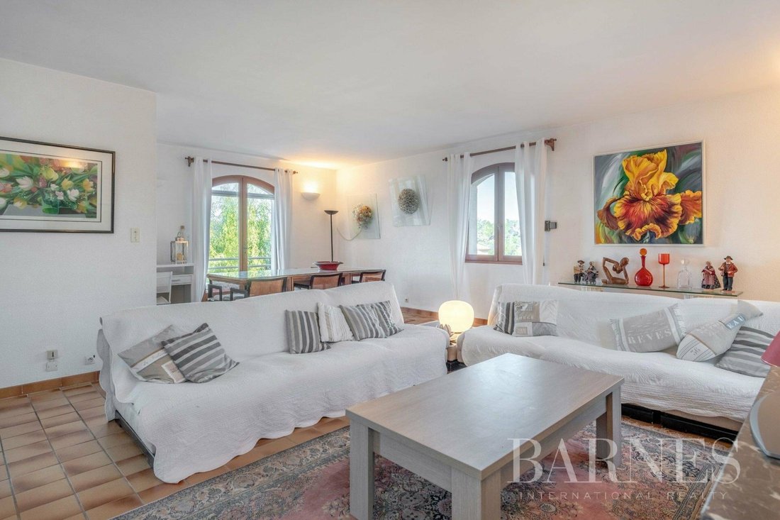 Villa For Sale In Saint Cyr Sur Mer, Provence Alpes Côte D'azur