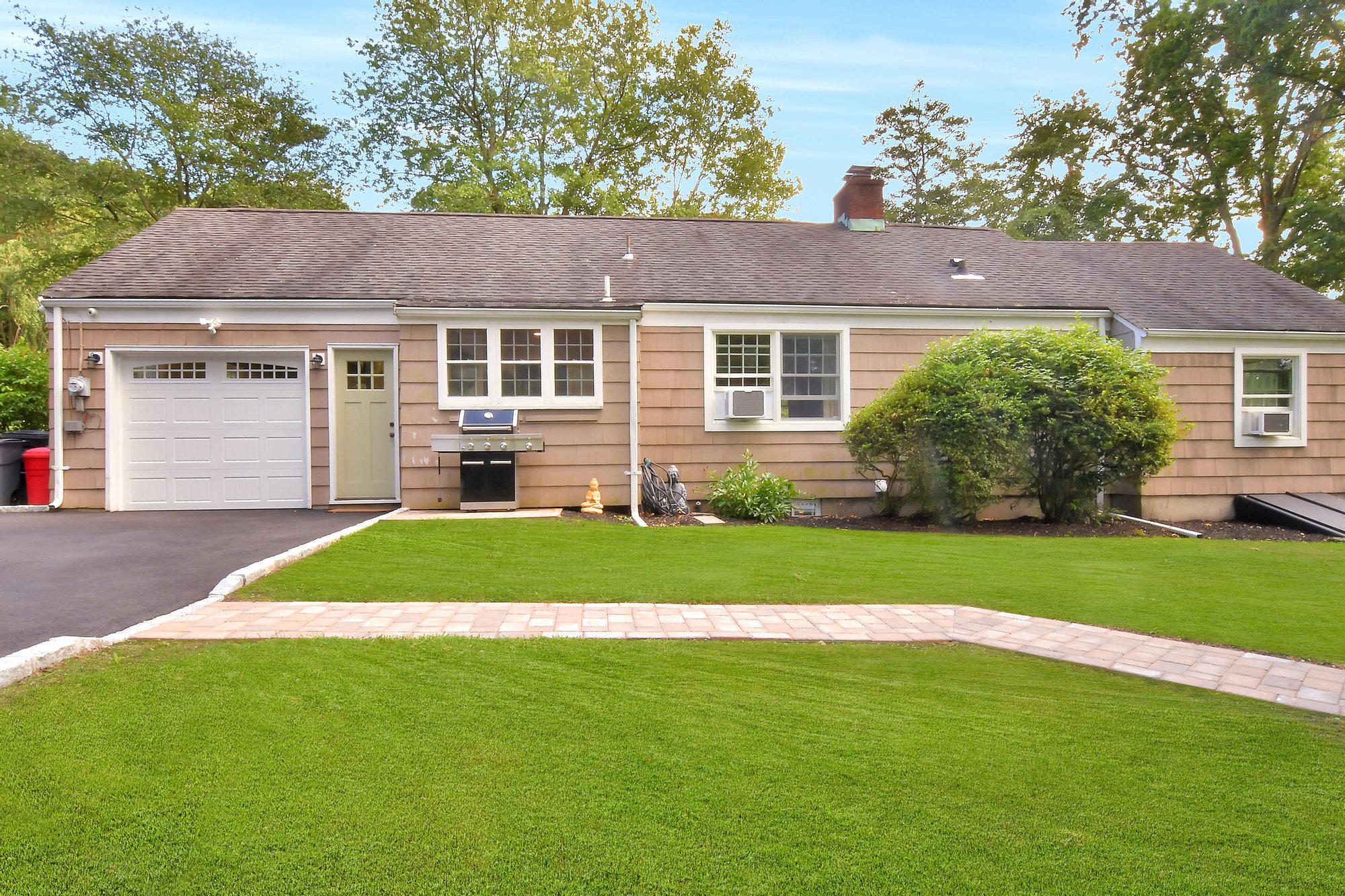 23 Hawkins Road, Stony Brook, Ny 11790 in Stony Brook, NY, United