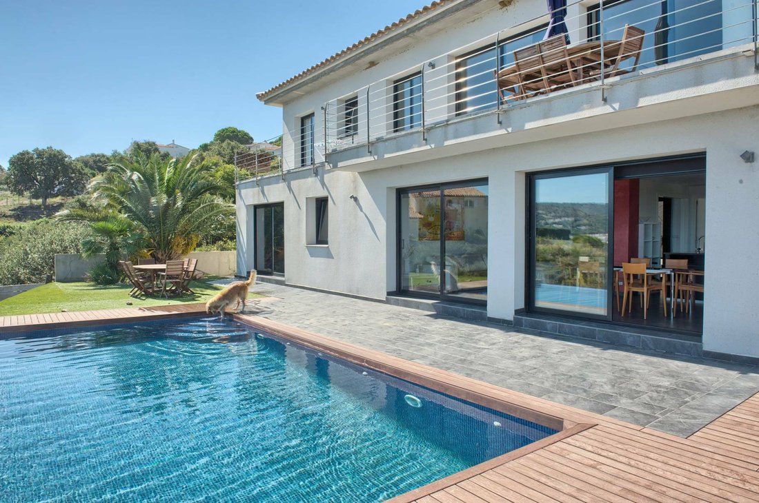 Outstanding Villa With Sea Views And Close To A Marina In Catalonia