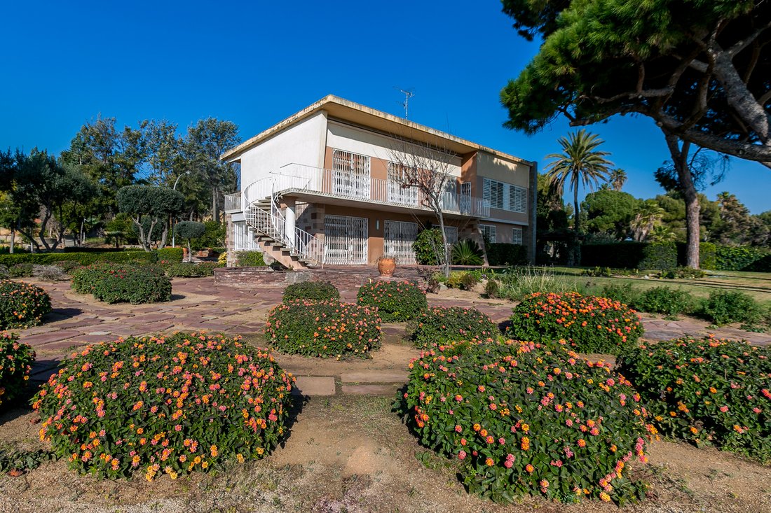 Unique Seafront Villa And Estate On The Northern In Mataró, Catalonia