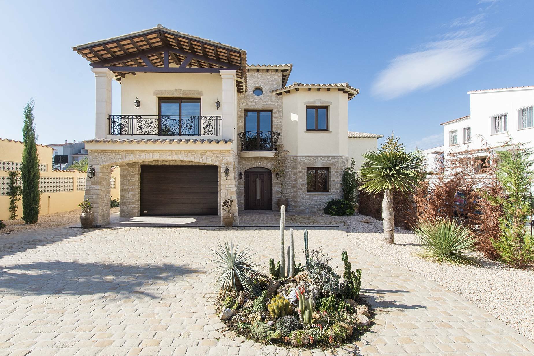 Luxurious Villa For Sale In Empuriabrava With A In Empuriabrava, Catalonia, Spain For Sale (1062414)