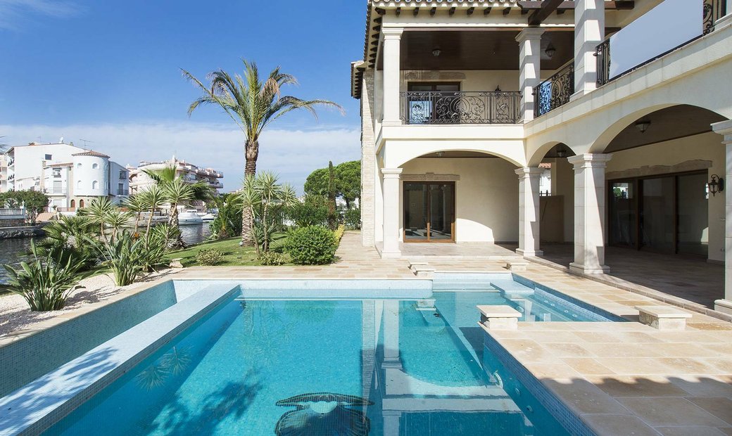 Luxurious Villa For Sale In Empuriabrava With In Empuriabrava, Catalonia, Spain For Sale (1062414)