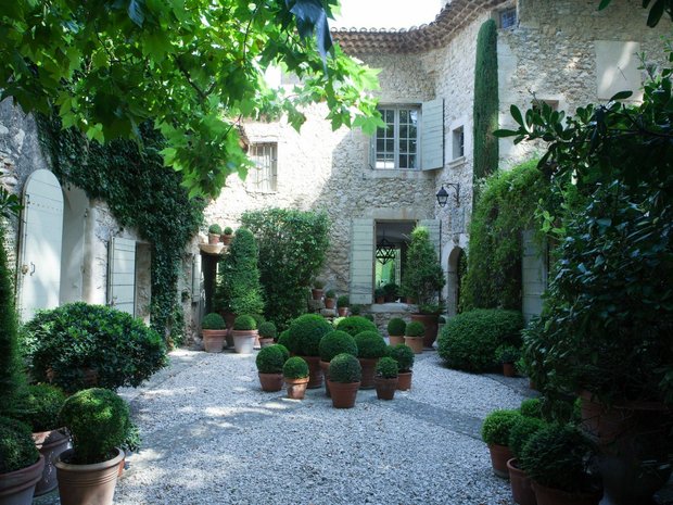 The Provence Getaway For The Muse Of Yves Saint Laurent In Lourmarin France For Sale 10500007