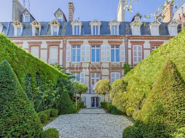 luxury-homes-with-sauna-for-rent-in-normandy-france-jamesedition