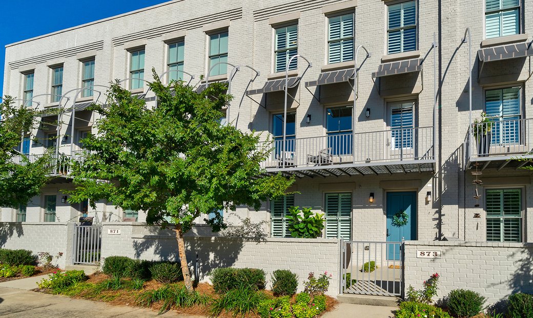 Custom Built Townhome In Desirable Avalon In Alpharetta,