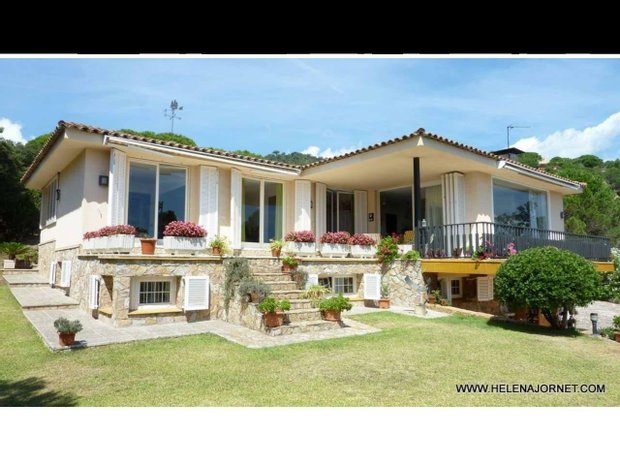 Casas De Lujo Con Piscina A La Venta En La Casa Nova Cataluna Espana Jamesedition