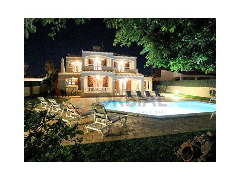 Charming 4 Bedroom Villa For Sale With Private Pool In Guia, Algarve