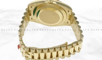 Rolex Day-Date 40 18K 228348RBR-0002 Yellow Gold Diamond Set Champagne Dial Diamond Set Bezel