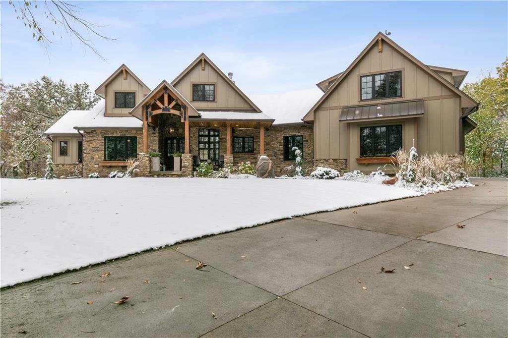 5 Bedrooms Single Family Detached In Polk City, Iowa, United States For