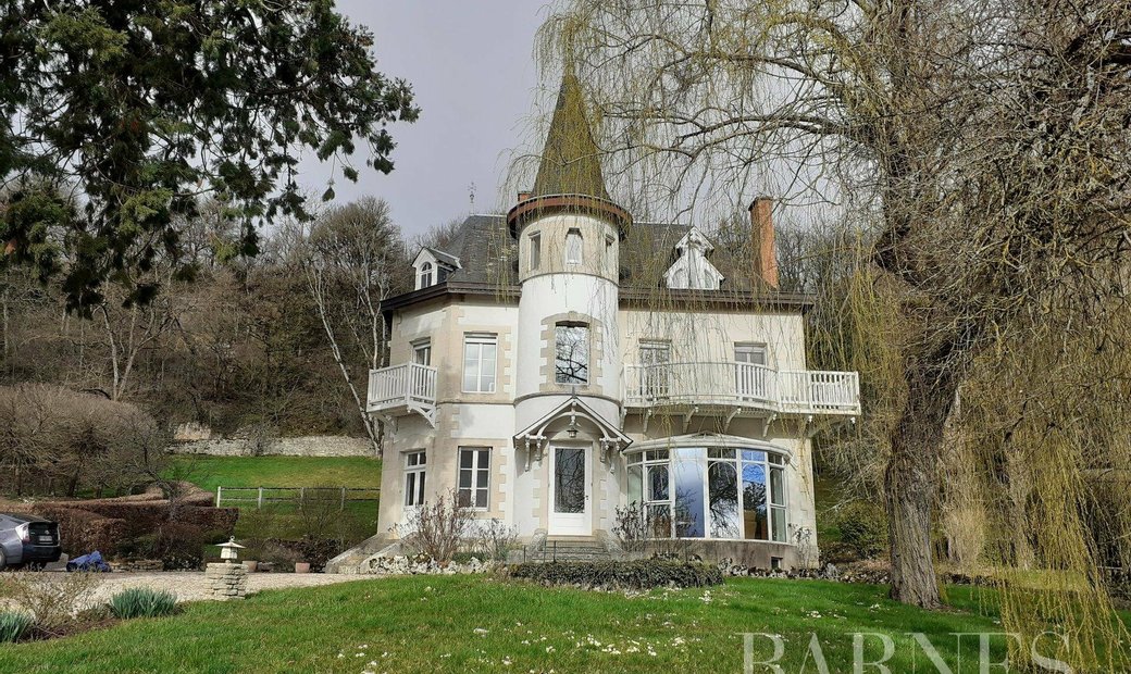 Art Deco House In Saulieu Bourgogne Franche Comte France For Sale