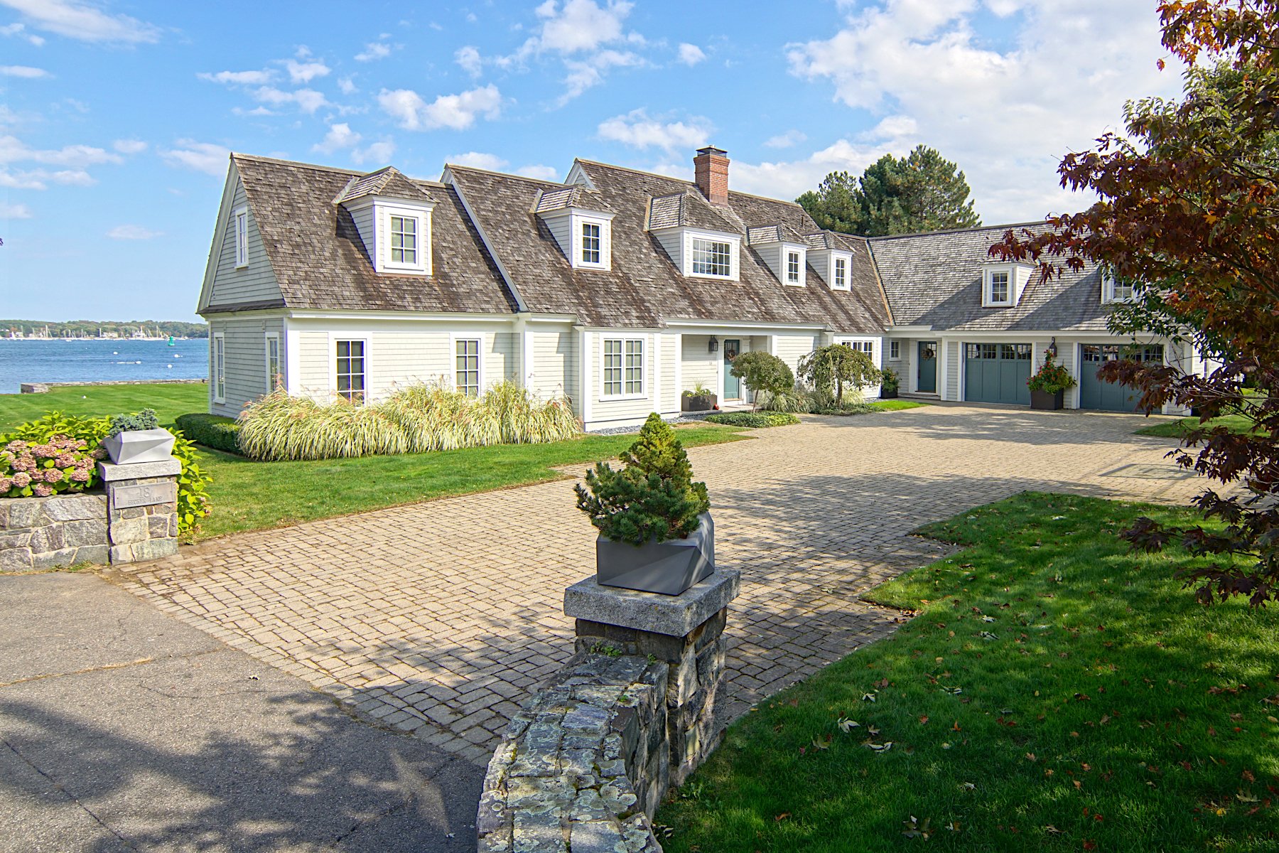 Enjoy Waterfront Living On The Banks Of The in New Castle, NH, United