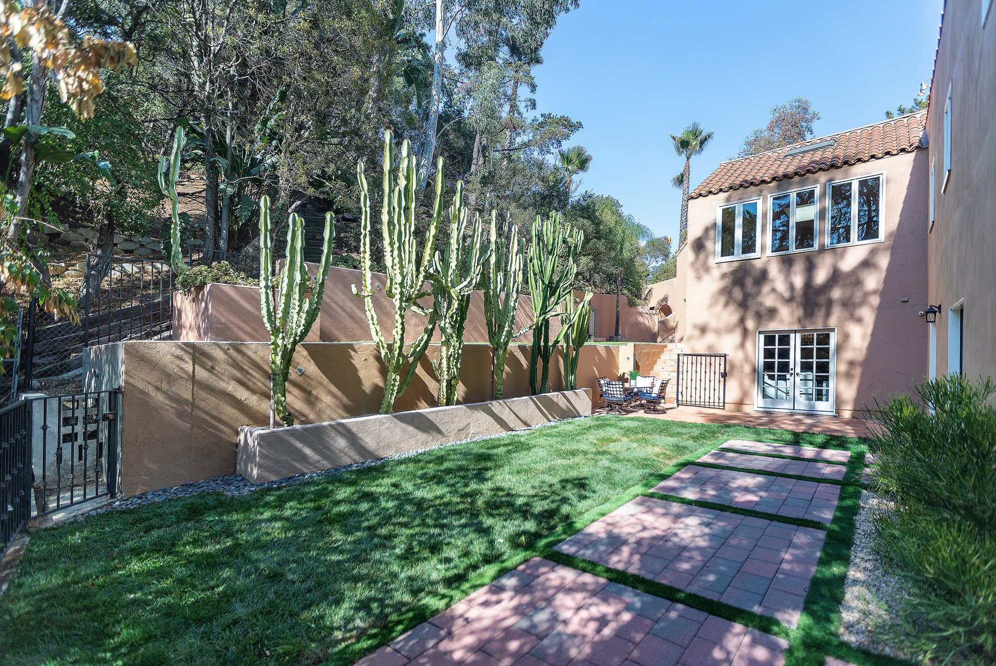 Signature Laurel Canyon Estate. in Los Angeles, CA, United States for