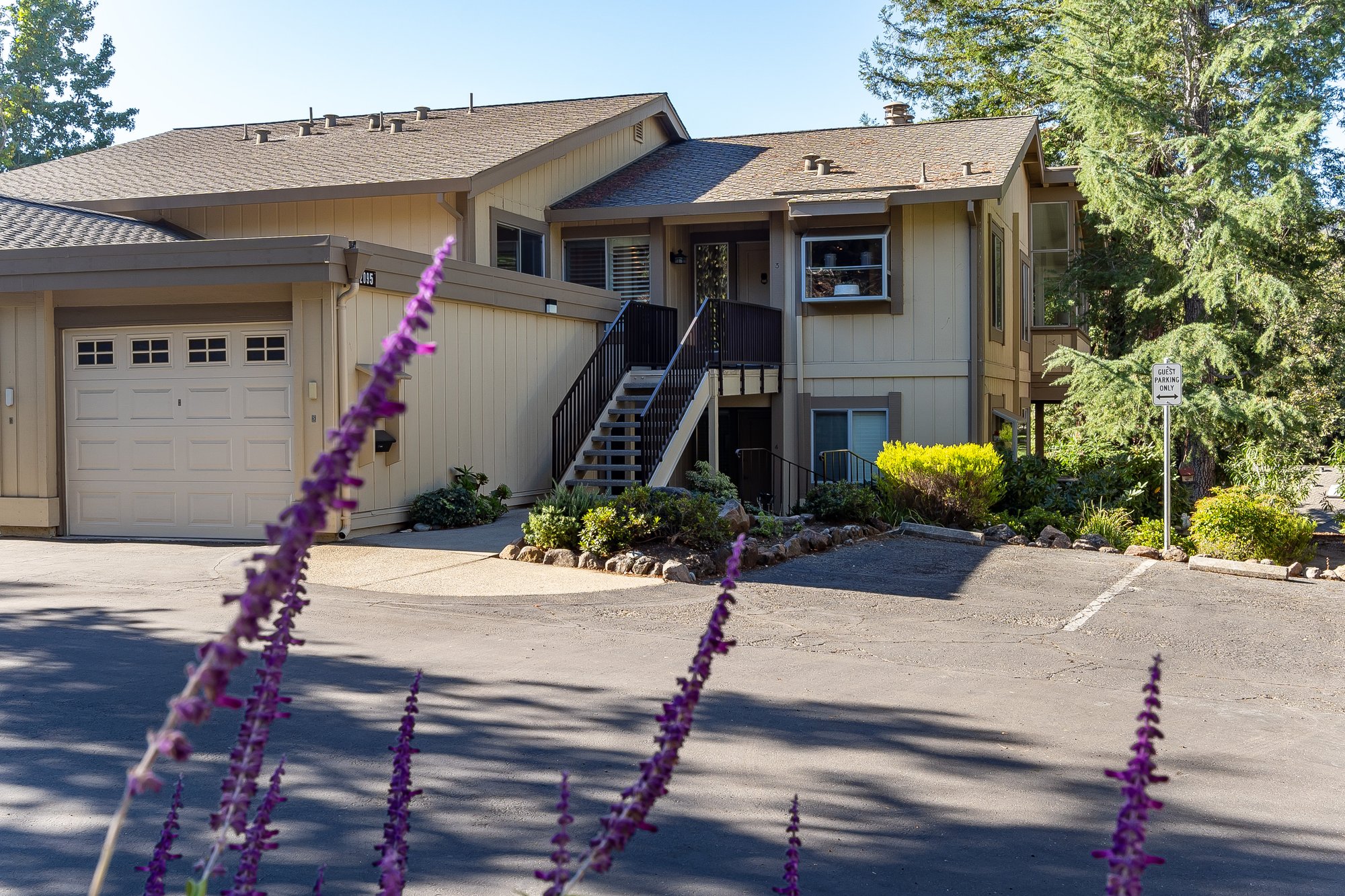 Spacious Rossmoor Condo Offers Tranquil Views in Walnut Creek, CA