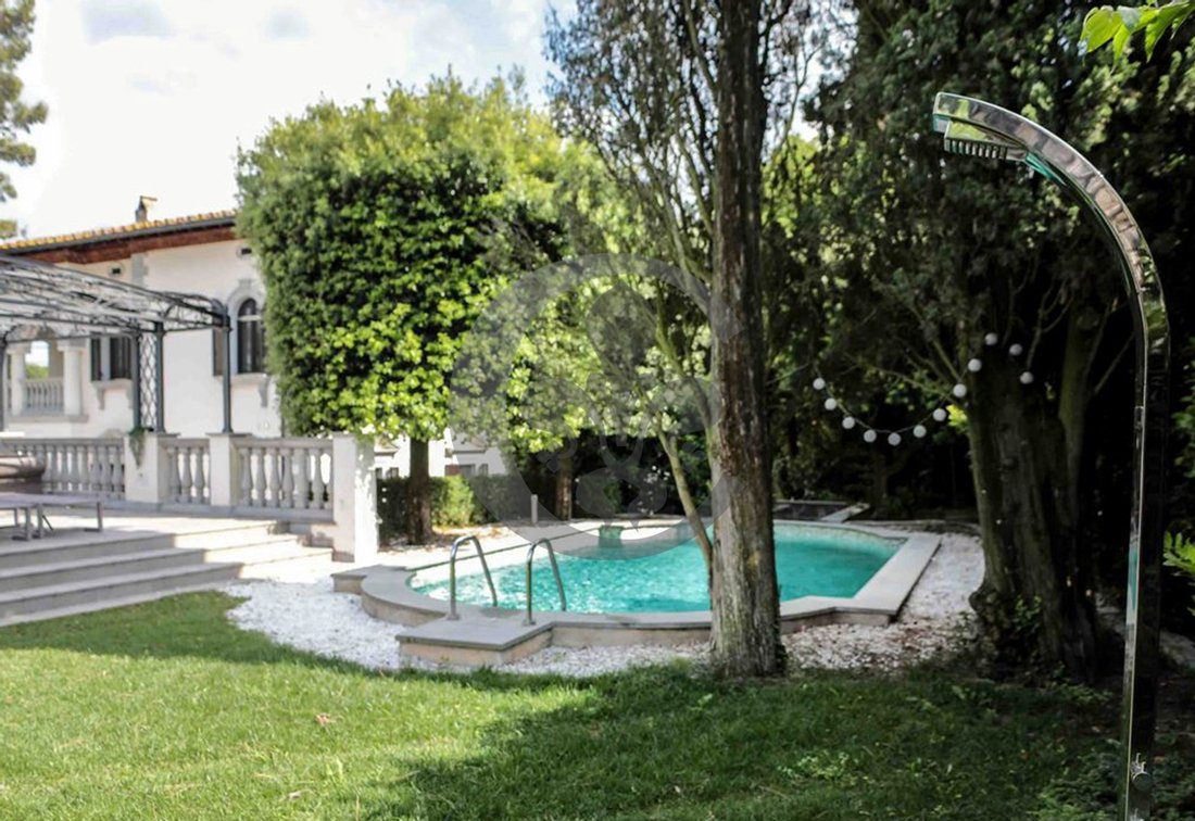 Luxury Villa With Pool And Garden In Florence