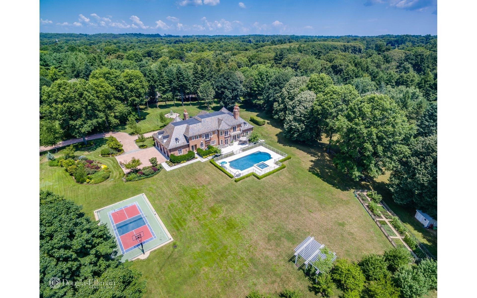 House Old Westbury In Old Westbury, New York, United States For Sale