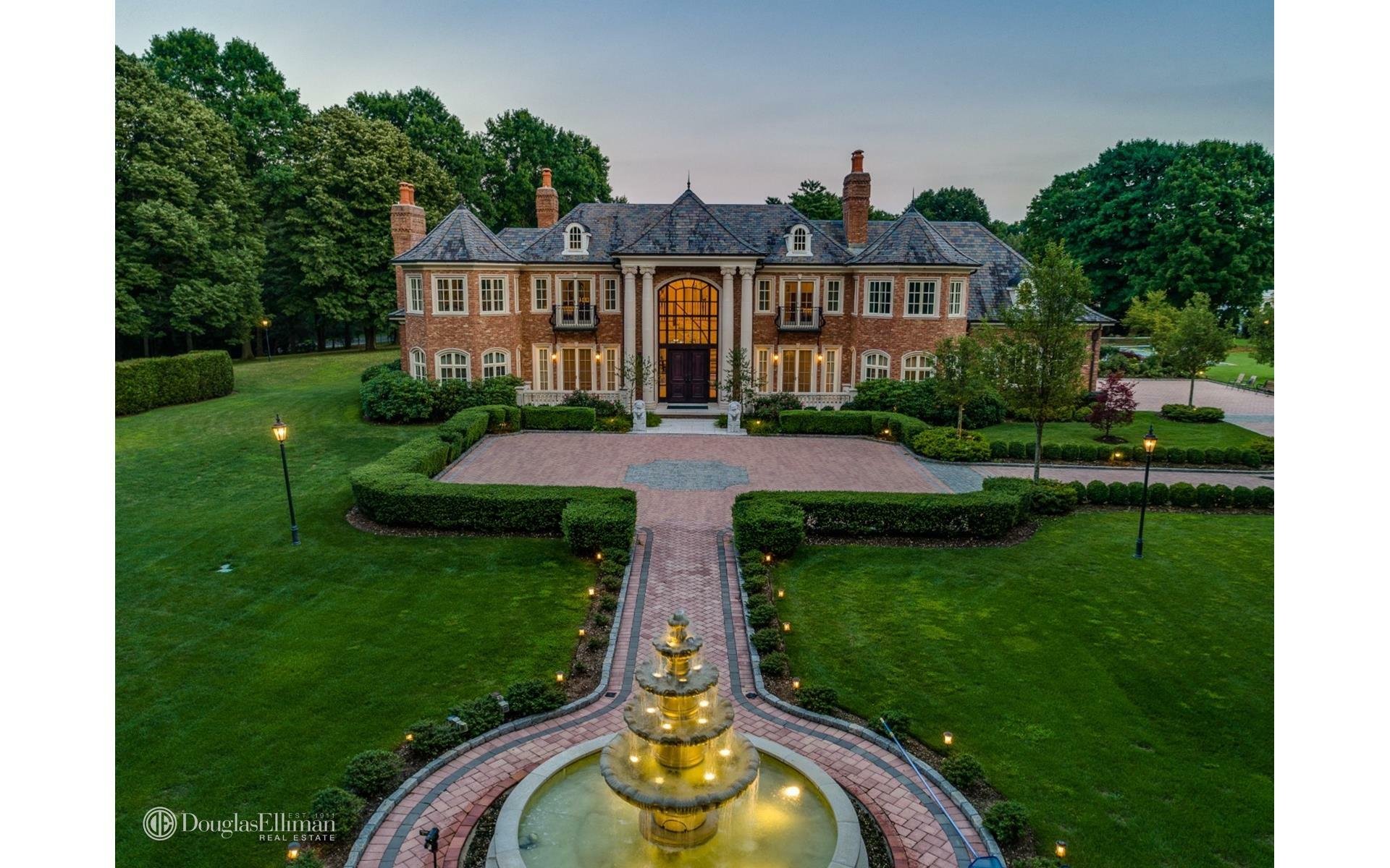 House Old Westbury In Old Westbury, New York, United States For Sale