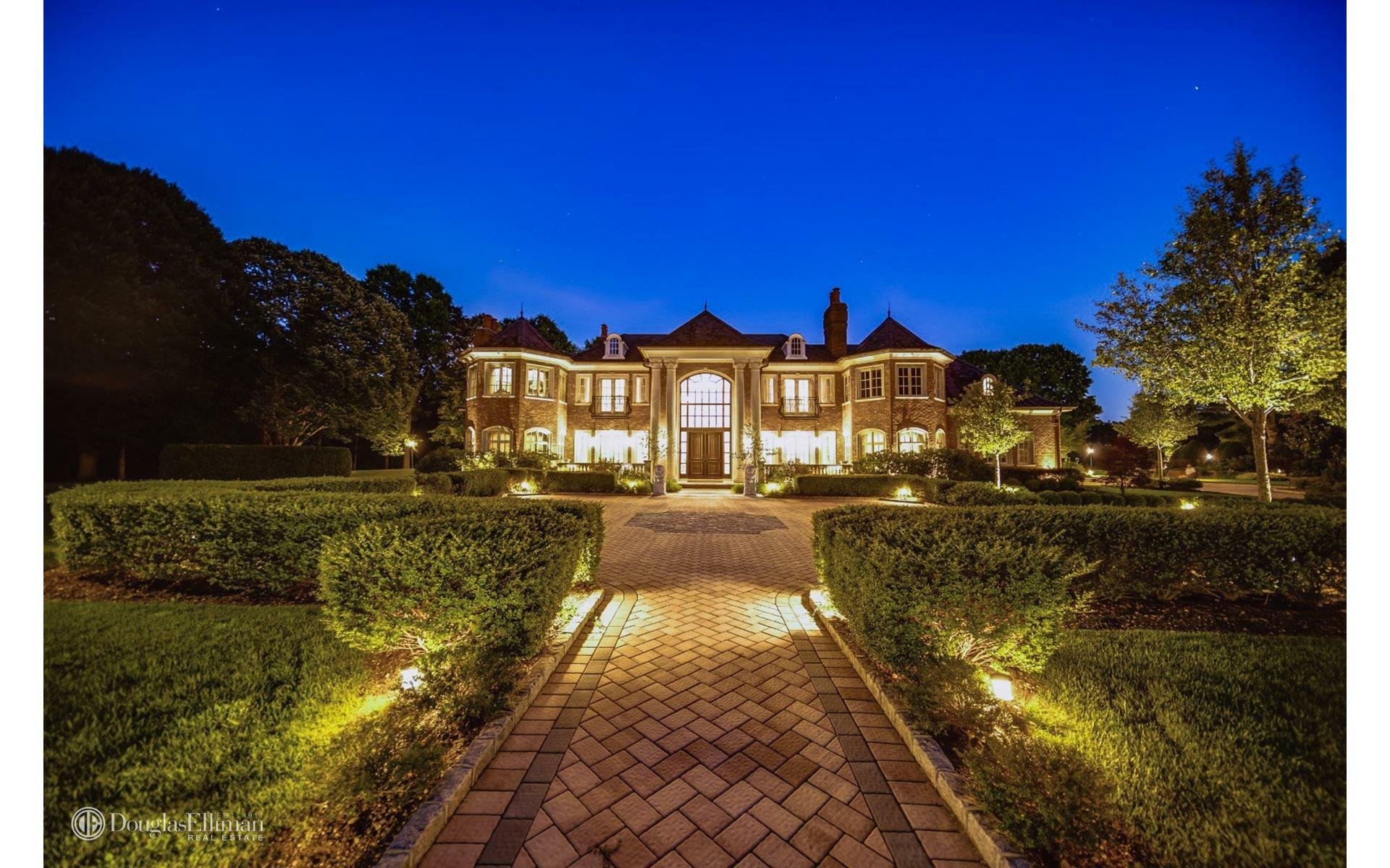 House Old Westbury In Old Westbury, New York, United States For Sale