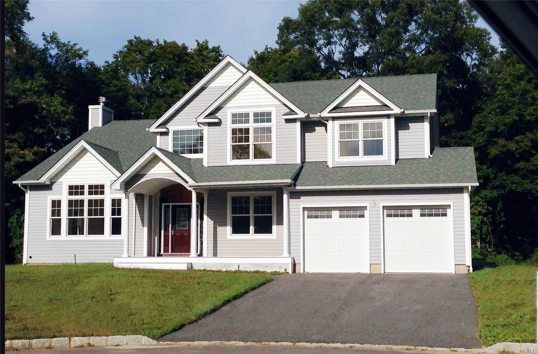 House Manorville In Manorville, New York, United States For Sale (11206404)