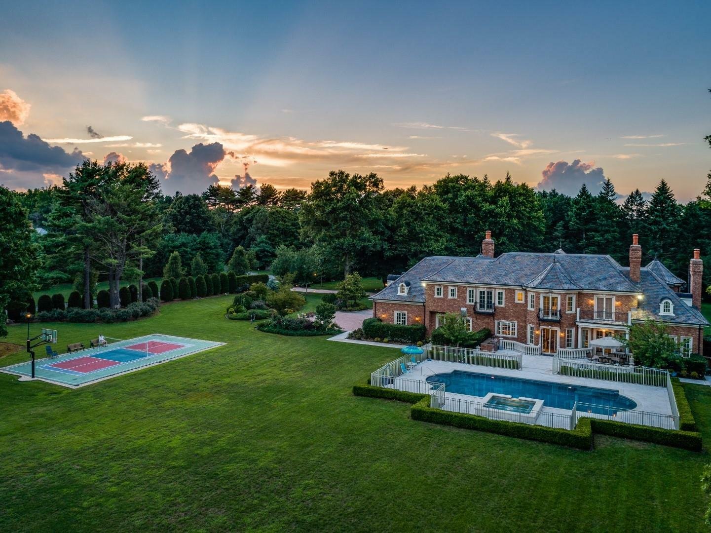 House Old Westbury In Old Westbury, New York, United States For Sale