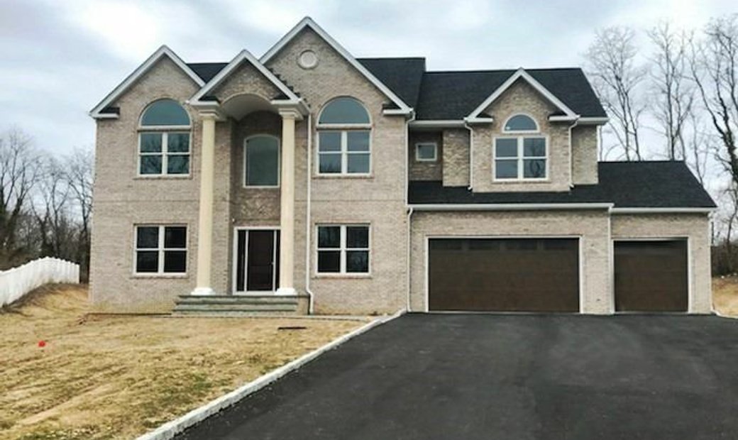 House Manorville In Manorville, New York, United States For Sale (11206350)