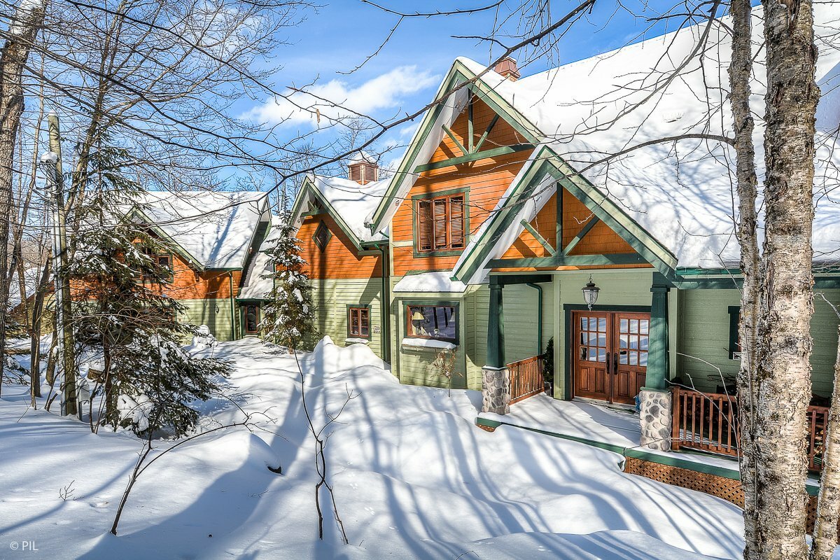 Accès Lac Ouimet Lac Ouimet access in MontTremblant, Canada for sale