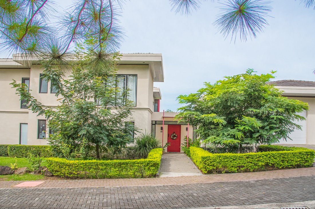 Bajo Par, Hacienda Los Reyes In Guácima, Guanacaste Province, Costa