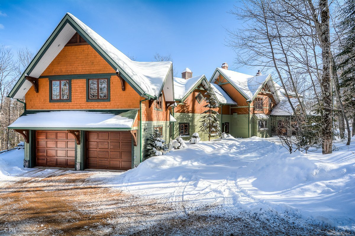 Accès Lac Ouimet Lac Ouimet access in MontTremblant, Canada for sale