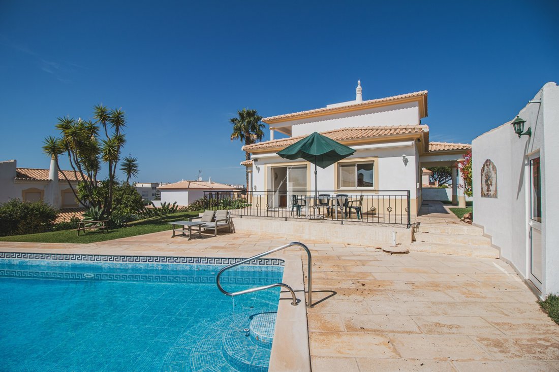 Villa With Garage And Pool, Urb. Al Sakia In Quarteira, Algarve ...