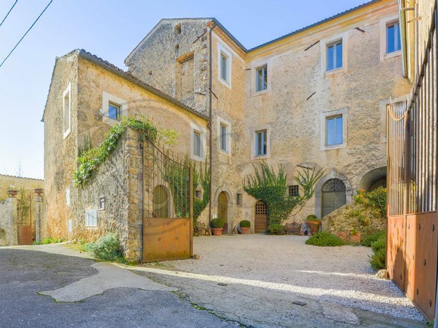 Farmstead Courtyard For Sale In Casalvieri In Casalvieri Lazio Italy For Sale 10748406