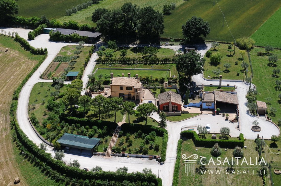 Country House With Outbuildings For Sale 8 Km In Potenza Picena, Marche