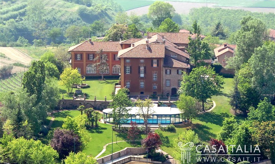 Historic Villa In Piedmont In San Damiano D'asti, Piedmont, Italy For