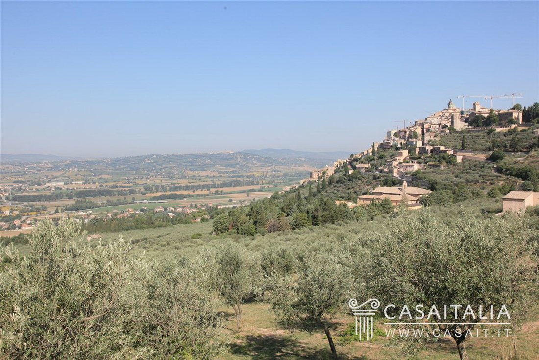 Hotel In A Historic Building In Trevi In Trevi, Umbria, Italy For Sale