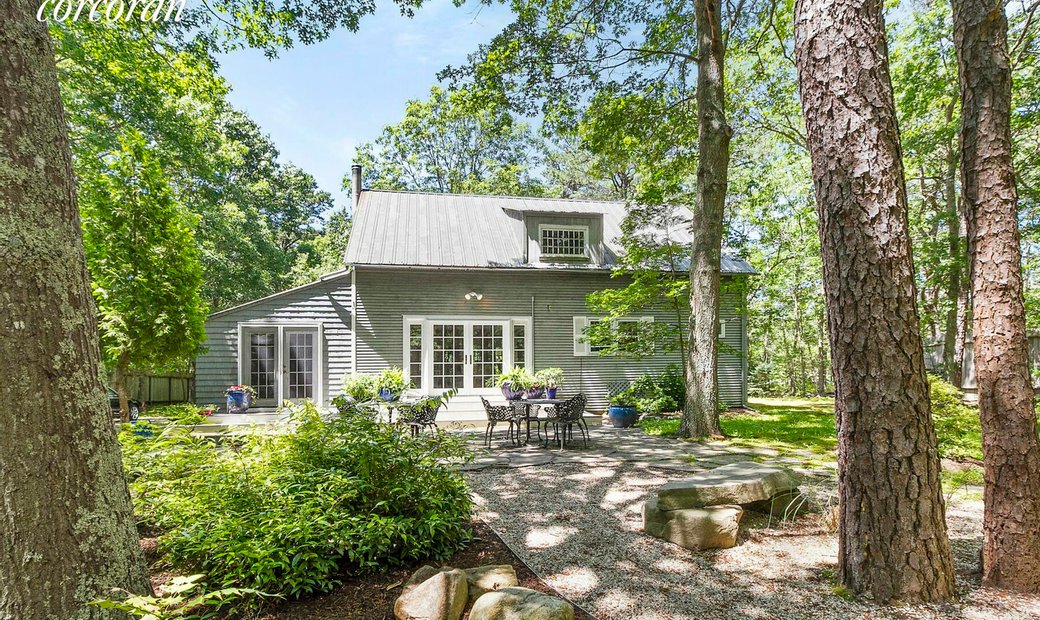 19 Daniels Hole Road, Wainscott, Ny 11975 In Wainscott, New York