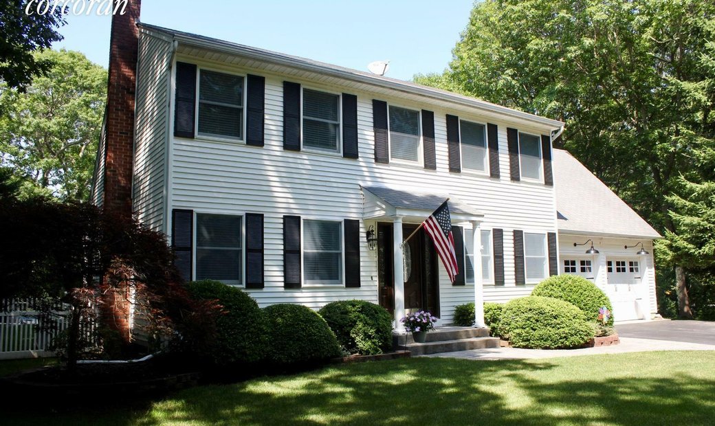 3 Hampton Drive, Center Moriches, In Center Moriches, New York, United States For Sale (11224210)