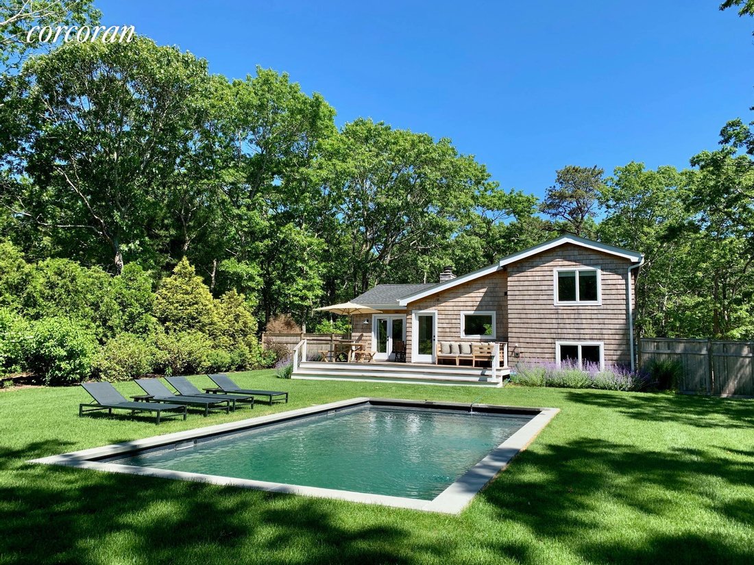 42 Wooded Oak Lane, East Hampton, Ny In East Hampton, New York, United