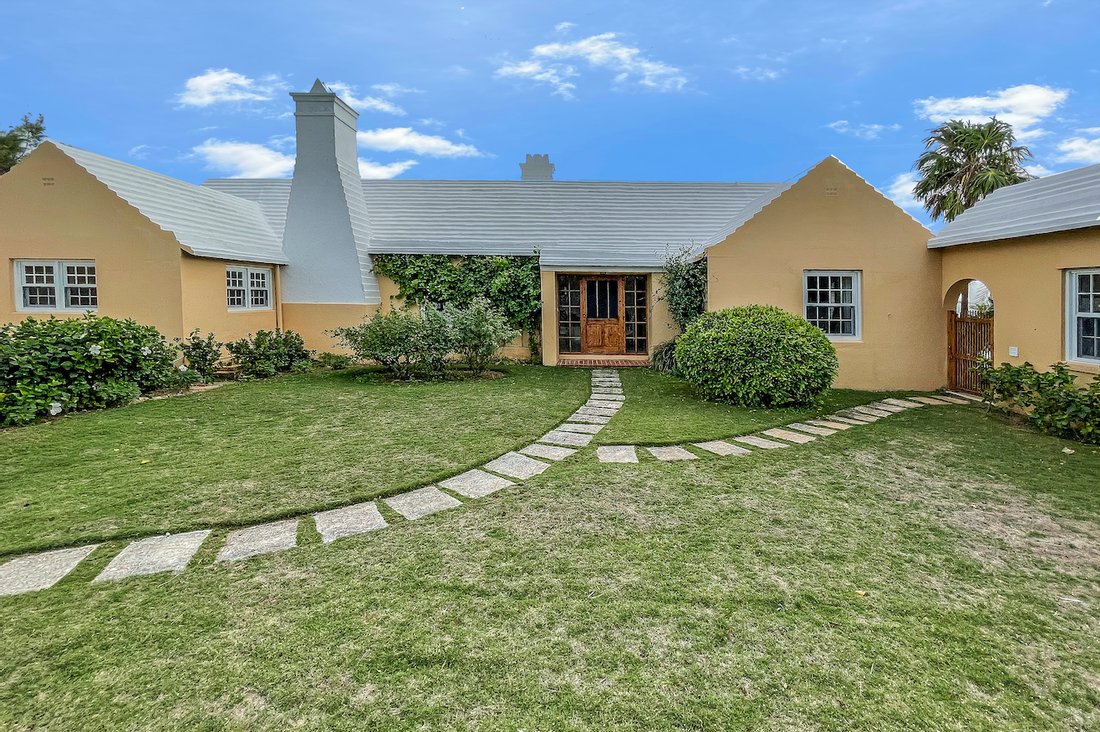 Waterfront House & Cottage In Bermuda For Sale (11228354)