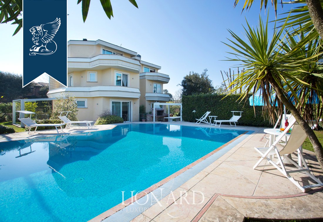 Luxury Villa With Pool In Lido Di Camaiore